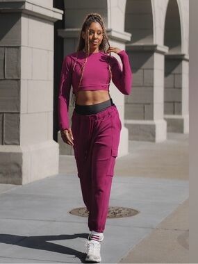 Athleta NWT Heavyweight Terry Material Cargo Joggers Magenta Size L